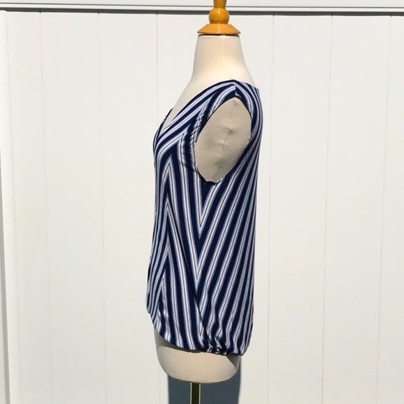Max Studio Sleeveless Blue and White Striped V-neck Tank Top Size Medium - Picture 4 of 12